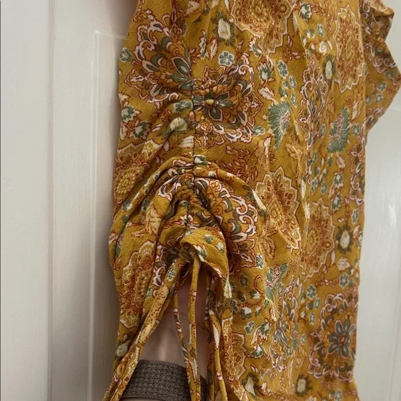 Floral Print Spaghetti Strap Top - Picture 4 of 5